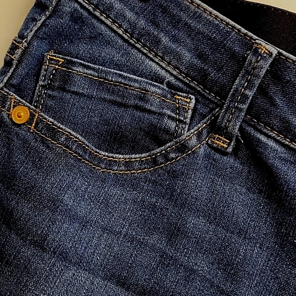 Democracy Ab Technology Mid Rise Cropped Raw Hem 5 Pocket Jeans Woman's Size 10 - Picture 4 of 8